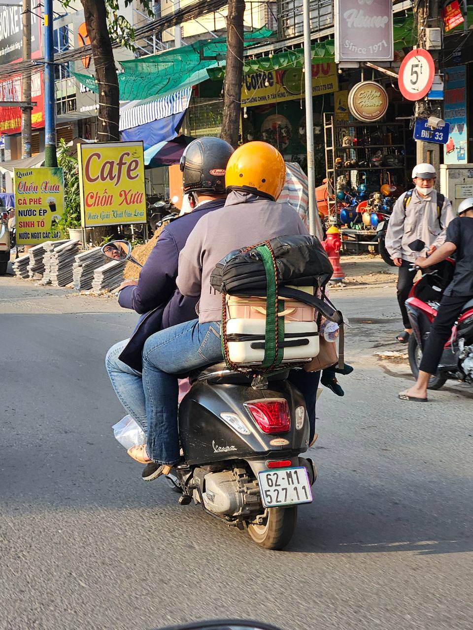Bộ phim "VỀ QU&Ecirc;" ch&iacute;nh thức được c&ocirc;ng chiếu: To&agrave;n cảnh đường phố v&agrave;o ng&agrave;y cuối c&ugrave;ng của năm 2025- Ảnh 25.