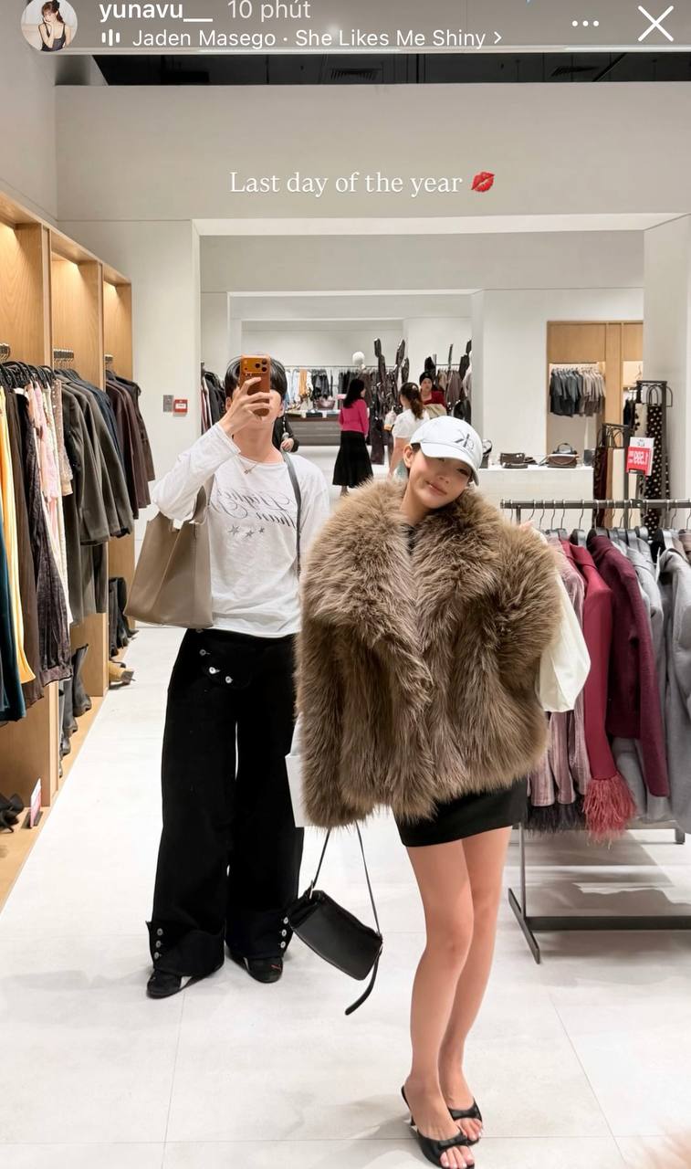 Giao thừa 2026: Bạn g&aacute;i ph&oacute; chủ tịch tung ảnh gợi cảm, 1 &ldquo;n&agrave;ng thơ&rdquo; c&ocirc;ng bố c&oacute; bầu- Ảnh 5.