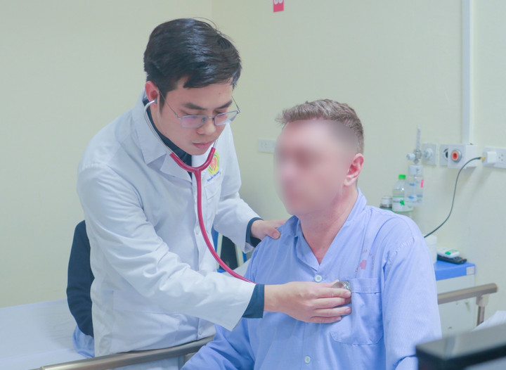 Người nước ngo&agrave;i ngừng tim sau chơi pickleball, tho&aacute;t cửa tử nhờ b&aacute;c sĩ Việt- Ảnh 1.