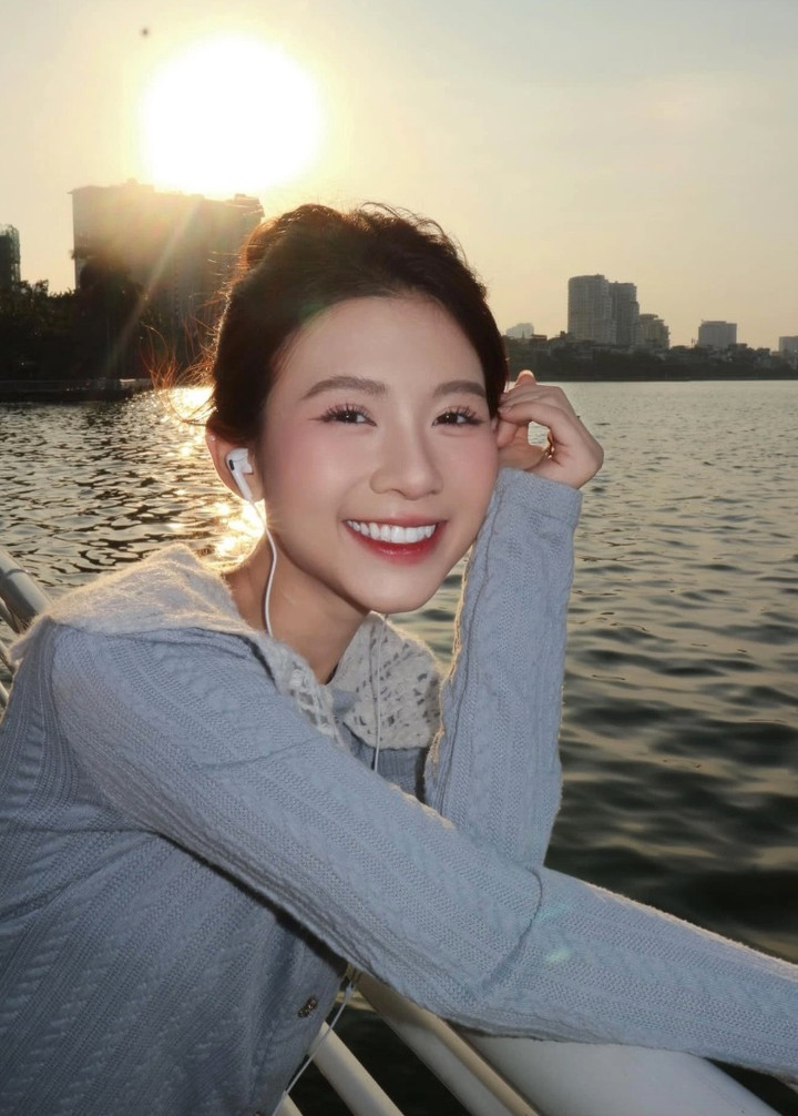 Vẻ ngọt ng&agrave;o của diễn vi&ecirc;n sinh năm 2001 đ&oacute;ng c&ugrave;ng l&uacute;c 2 phim giờ v&agrave;ng VTV- Ảnh 9.