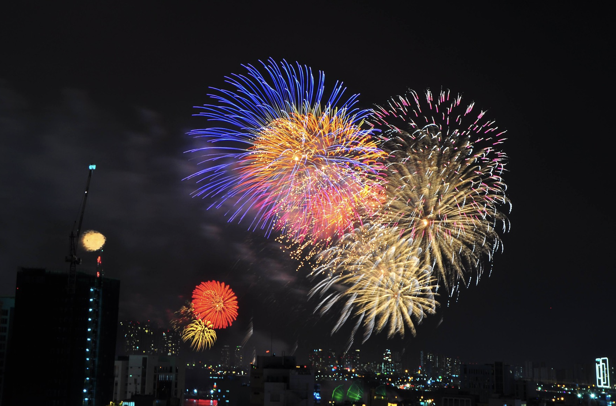 Những địa điểm xem ph&aacute;o hoa tối nay, view đẹp v&agrave; ho&agrave;n to&agrave;n miễn ph&iacute;!- Ảnh 1.