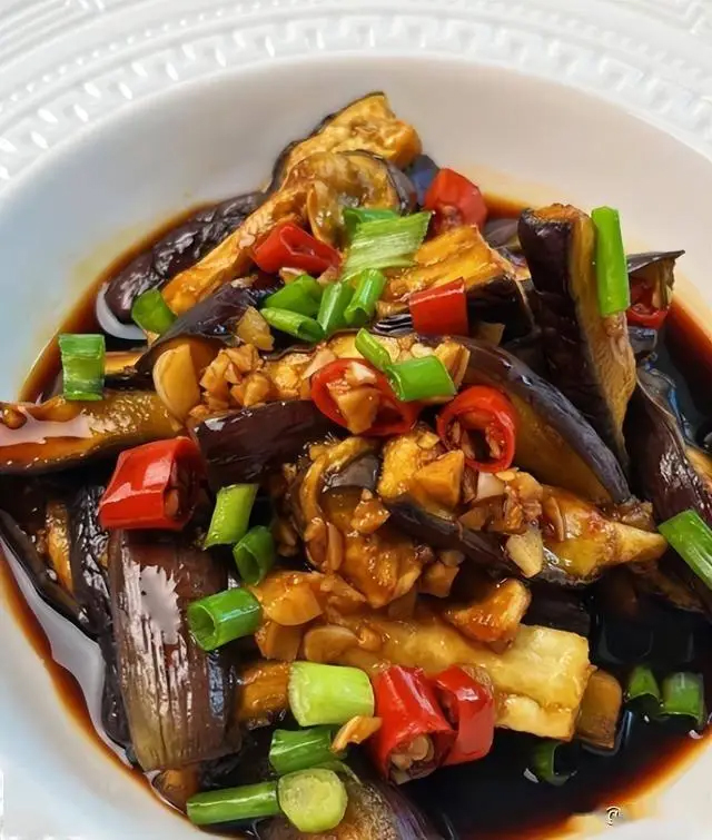 Phụ nữ muốn chống l&atilde;o h&oacute;a n&ecirc;n ăn 5 loại rau gi&agrave;u kiềm v&agrave;o m&ugrave;a đ&ocirc;ng: Ch&uacute;ng sản sinh estrogen v&ocirc; địch, khu&ocirc;n mặt trẻ hơn d&ugrave; ở tuổi n&agrave;o- Ảnh 3.