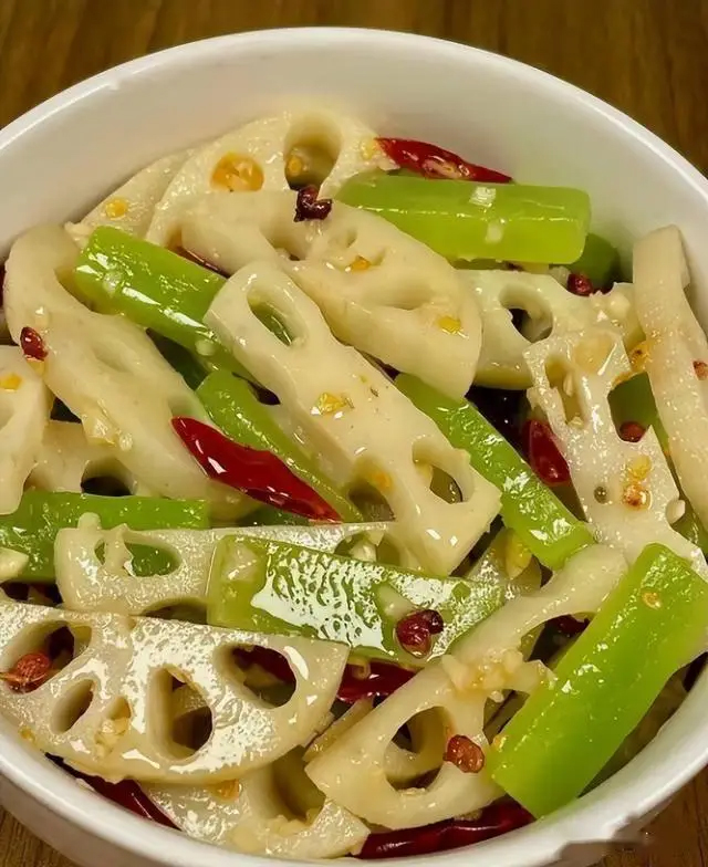 Phụ nữ muốn chống l&atilde;o h&oacute;a n&ecirc;n ăn 5 loại rau gi&agrave;u kiềm v&agrave;o m&ugrave;a đ&ocirc;ng: Ch&uacute;ng sản sinh estrogen v&ocirc; địch, khu&ocirc;n mặt trẻ hơn d&ugrave; ở tuổi n&agrave;o- Ảnh 4.