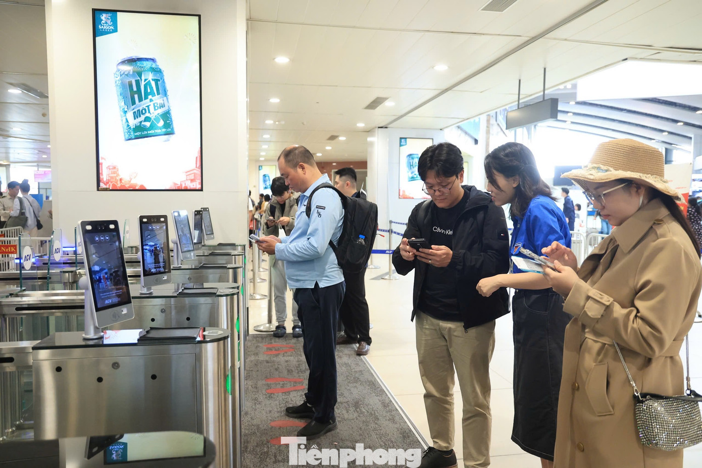 Kh&aacute;ch đ&ocirc;ng kỷ lục, s&acirc;n bay Nội B&agrave;i &aacute;p dụng c&ocirc;ng nghệ giảm &ugrave;n tắc- Ảnh 11.