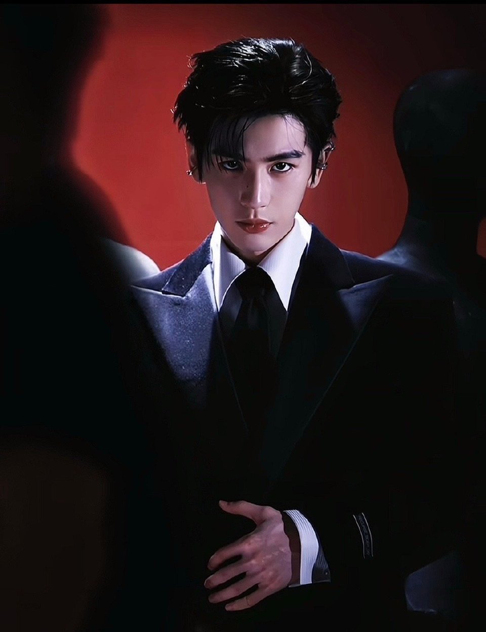 Mỹ nam đẹp nhất Đêm hội giao thừa 2026: Visual thách thức cả showbiz, pháo hoa đêm nay cũng không đẹp bằng- Ảnh 9. Mỹ nam đẹp nhất Đêm hội giao thừa 2026: Visual thách thức cả showbiz, pháo hoa đêm nay cũng không đẹp bằng- Ảnh 9.