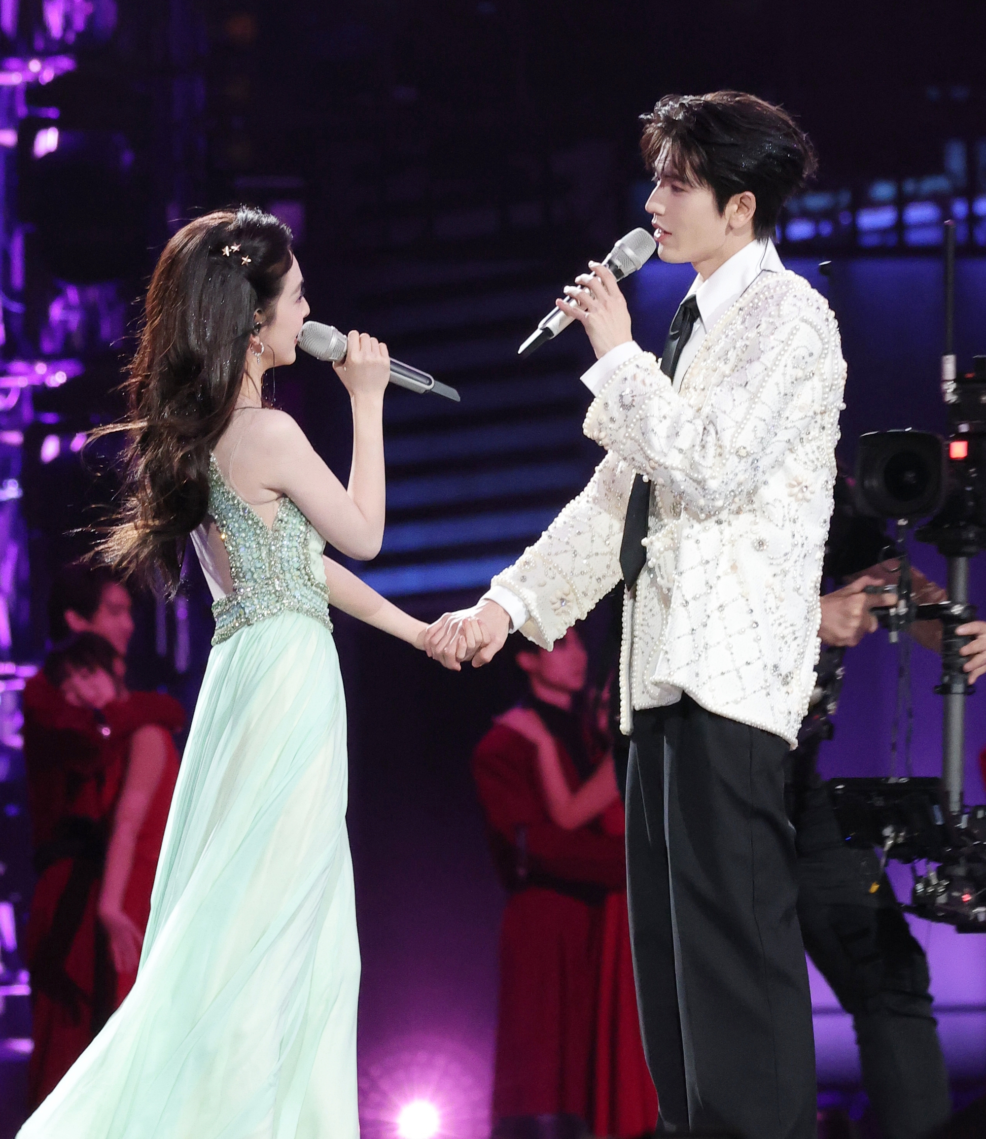 Mỹ nam đẹp nhất Đêm hội giao thừa 2026: Visual thách thức cả showbiz, pháo hoa đêm nay cũng không đẹp bằng- Ảnh 1. Mỹ nam đẹp nhất Đêm hội giao thừa 2026: Visual thách thức cả showbiz, pháo hoa đêm nay cũng không đẹp bằng- Ảnh 1.