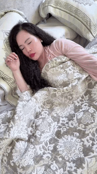 Nữ diễn viên Việt lấy chồng tỷ phú, sống như 