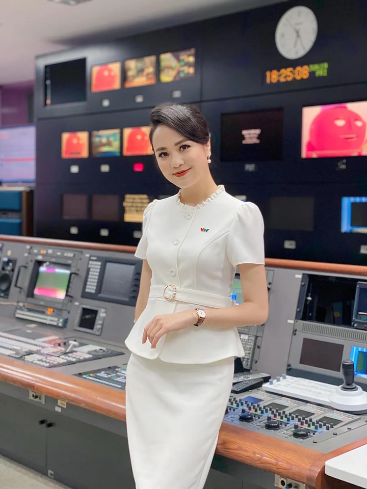 BTV từng là ‘cô gái thời tiết’ nổi tiếng, giờ dẫn Thời sự 19h của VTV- Ảnh 3.