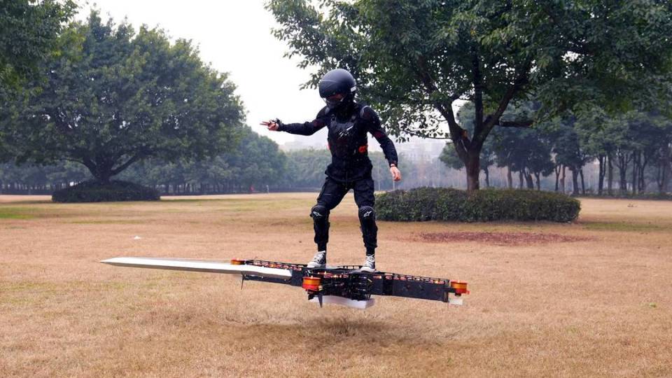 Chàng trai 9X biến giấc mơ ngự kiếm phi hành thành hiện thực với công nghệ 'vạn kiếm quy tông' độc đáo- Ảnh 2.