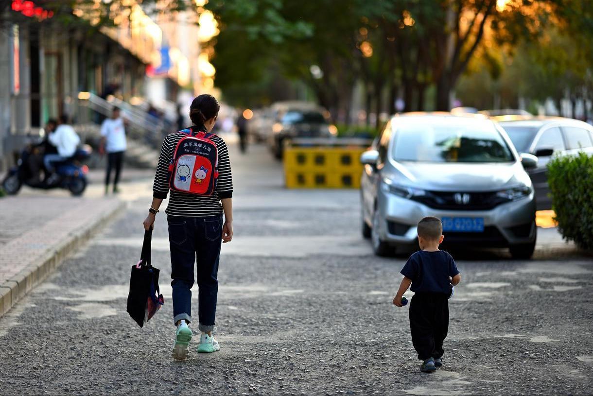 57 tuổi, tôi tự tạo “lương hưu thứ hai” từ việc giữ trẻ - thu đều hàng tháng và sống vui hơn hẳn- Ảnh 2.