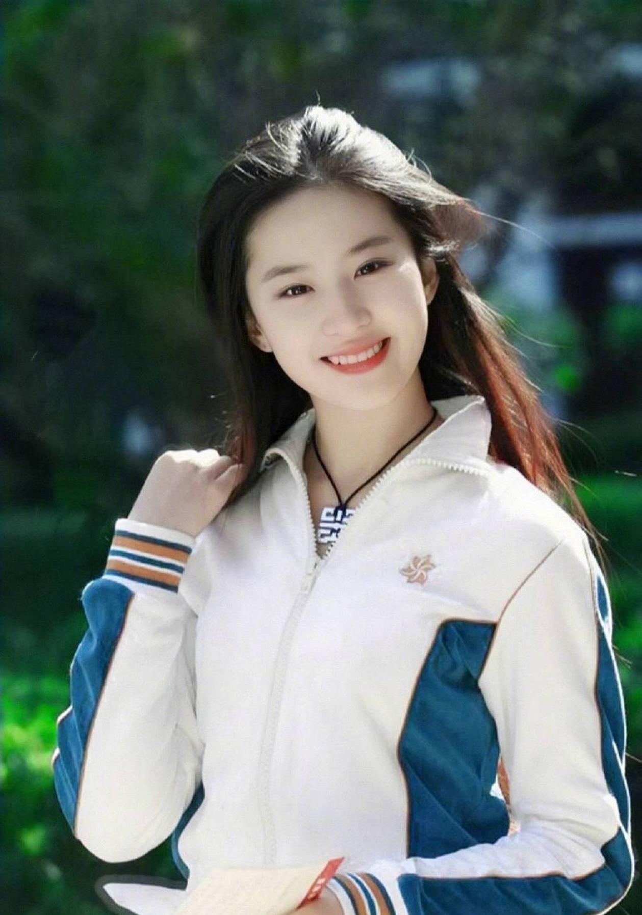 Khoảnh khắc khó tin của Lưu Diệc Phi năm 30 tuổi- Ảnh 10.