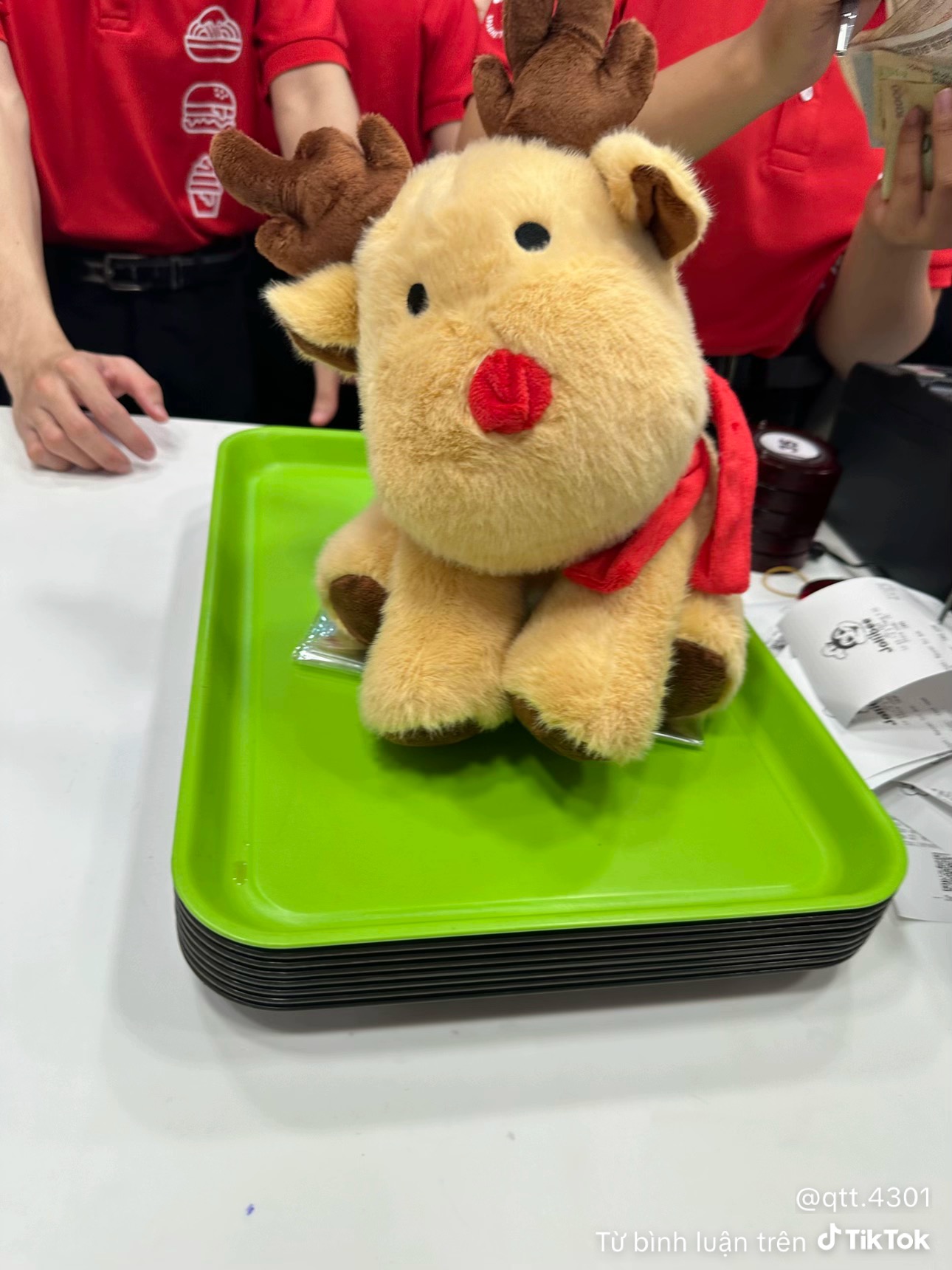 Hàng loạt khách đòi Hàng loạt khách đòi