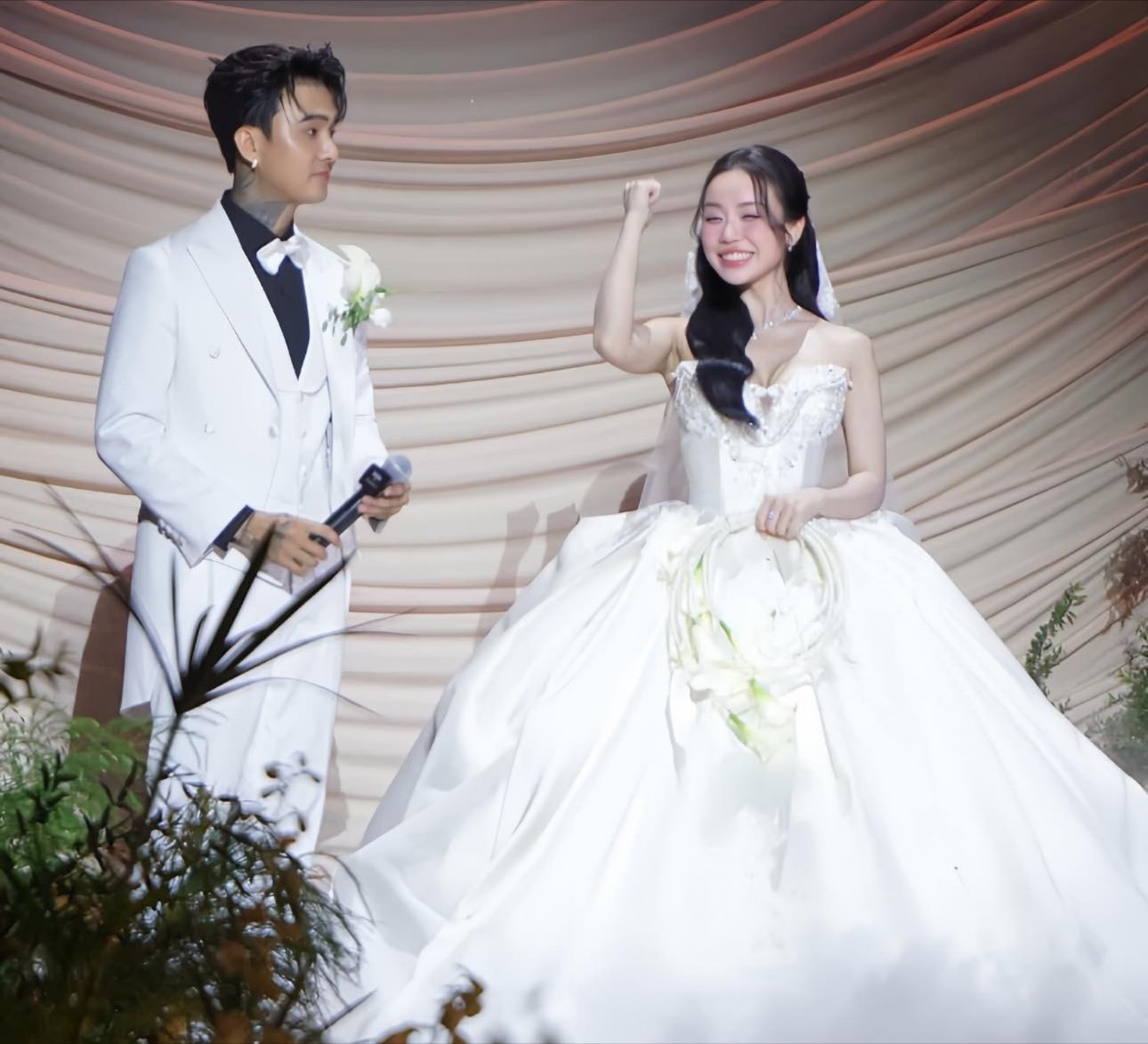 Nhan sắc mẹ đơn thân 2 con khiến nam ca sĩ Việt nổi tiếng si mê, làm đám cưới hoành tráng- Ảnh 8.