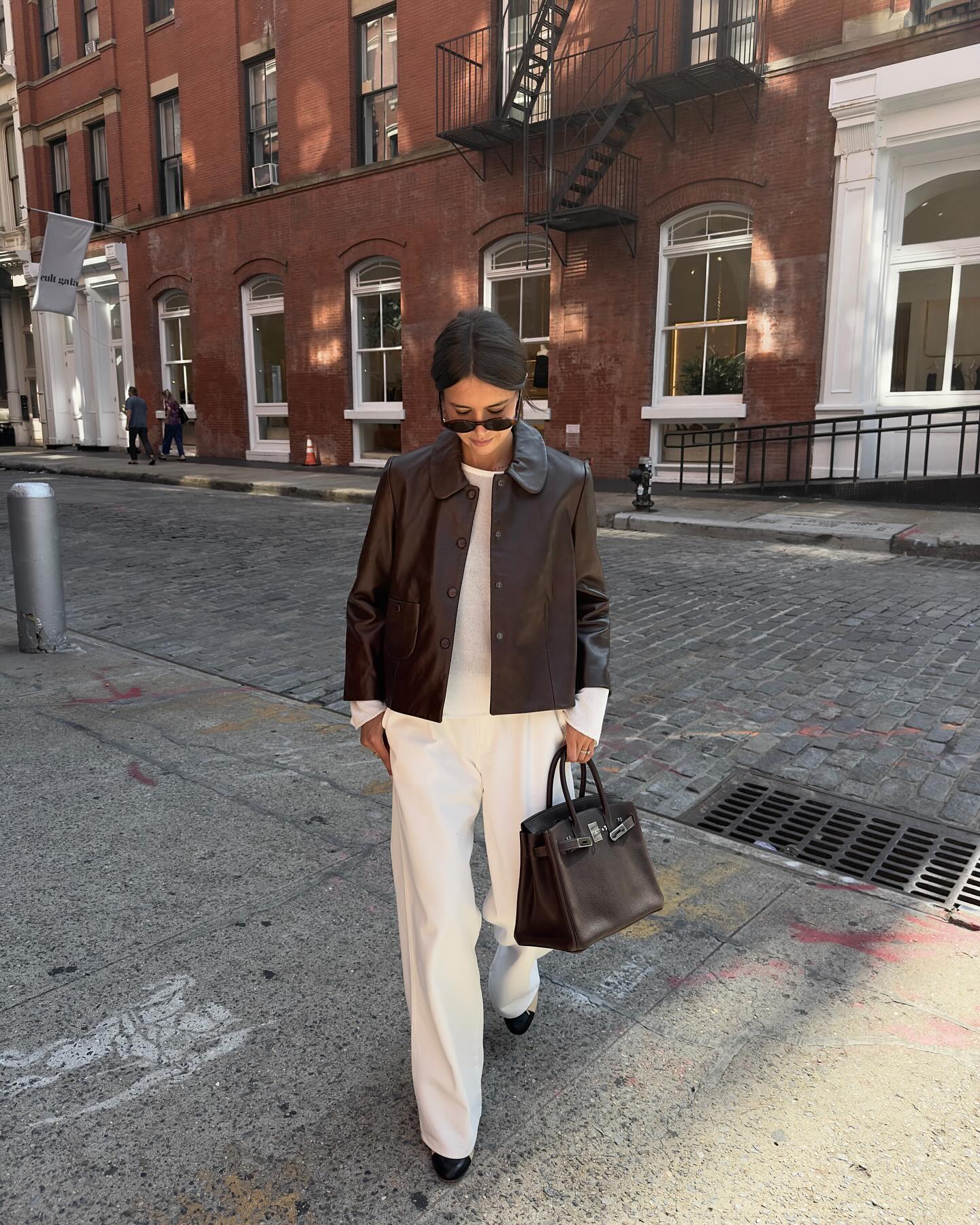 Phụ nữ Pháp diện đồ mùa đông rất sang trọng mà không cần cố, tất cả là nhờ 4 kiểu áo khoác basic- Ảnh 3. Phụ nữ Pháp diện đồ mùa đông rất sang trọng mà không cần cố, tất cả là nhờ 4 kiểu áo khoác basic- Ảnh 3.