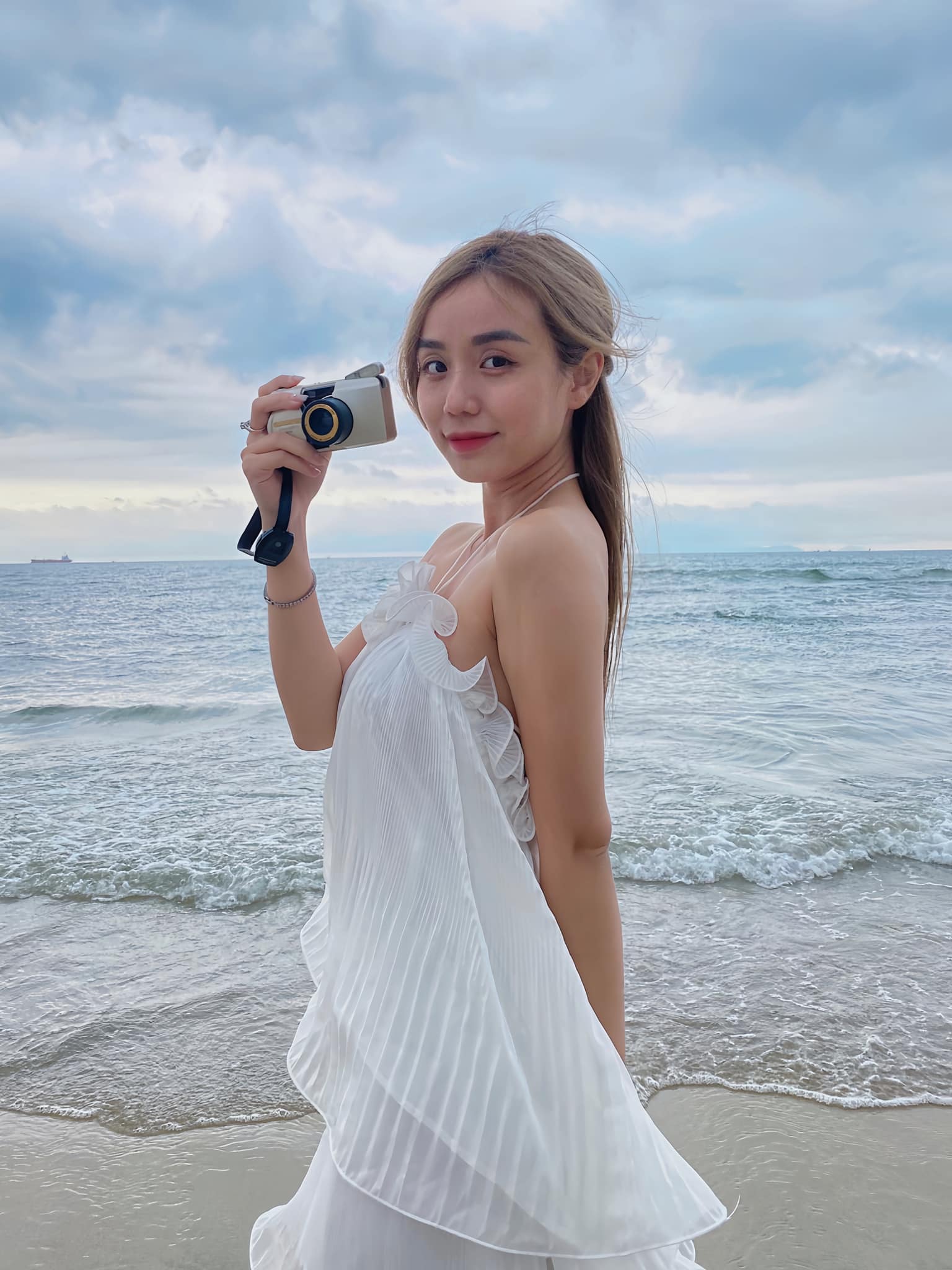 Nhan sắc mẹ đơn thân 2 con khiến nam ca sĩ Việt nổi tiếng si mê, làm đám cưới hoành tráng- Ảnh 2.