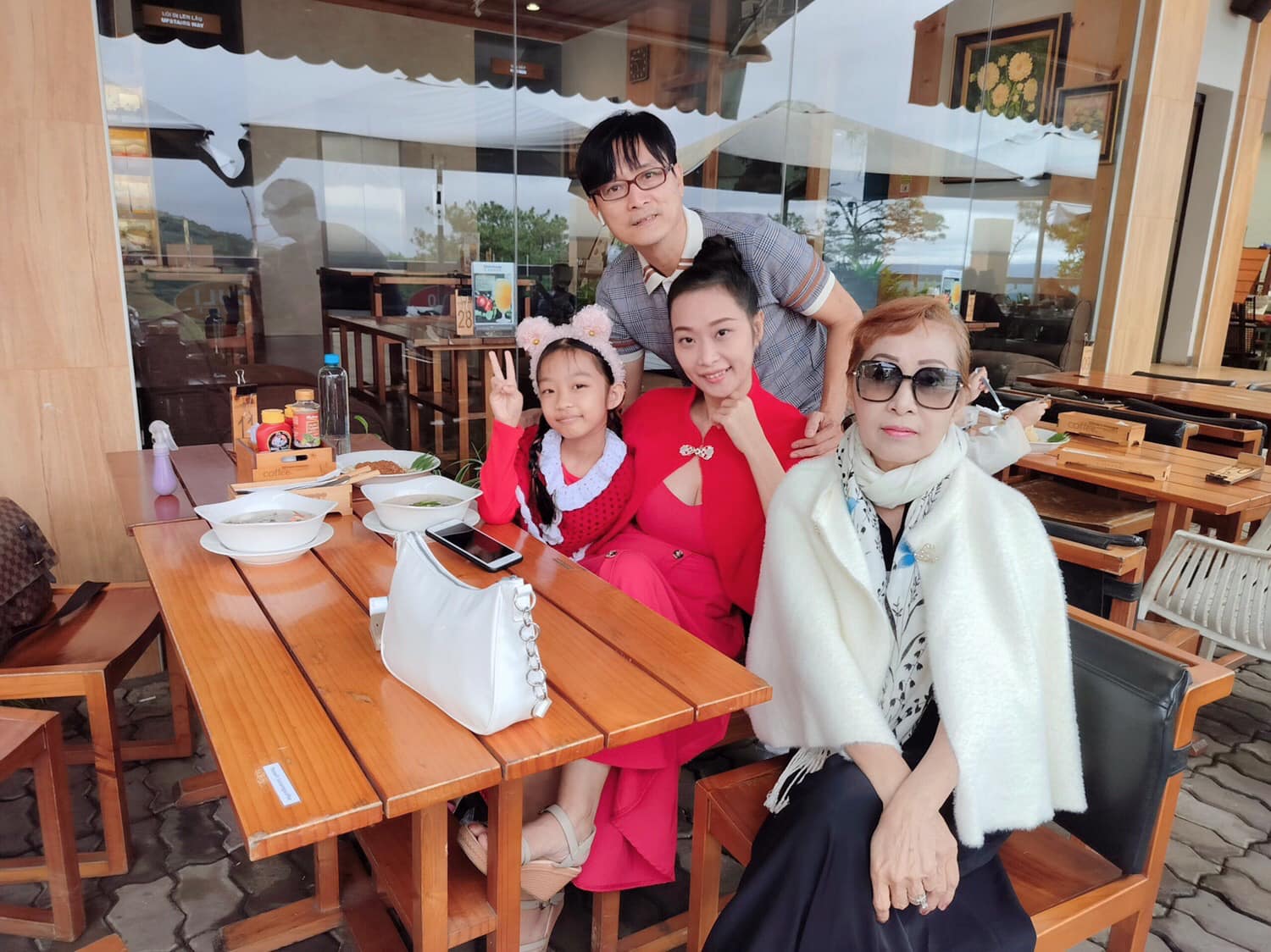 "Biểu tượng gợi cảm" một thời: 8 năm ở ẩn, chuyển về biệt thự 400 m2 tại Đà Lạt để chữa bệnh- Ảnh 6. "Biểu tượng gợi cảm" một thời: 8 năm ở ẩn, chuyển về biệt thự 400 m2 tại Đà Lạt để chữa bệnh- Ảnh 6.