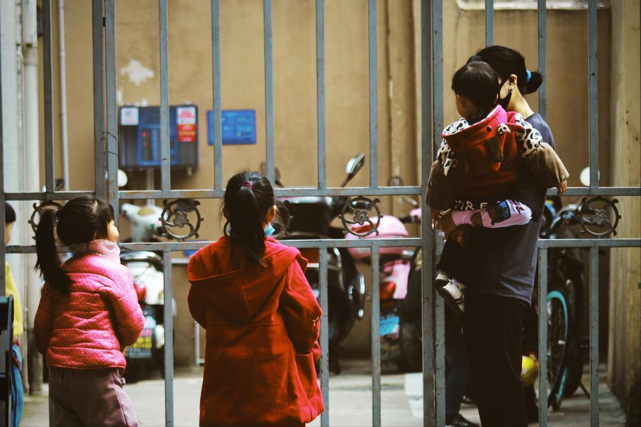 57 tuổi, tôi tự tạo “lương hưu thứ hai” từ việc giữ trẻ - thu đều hàng tháng và sống vui hơn hẳn- Ảnh 3.