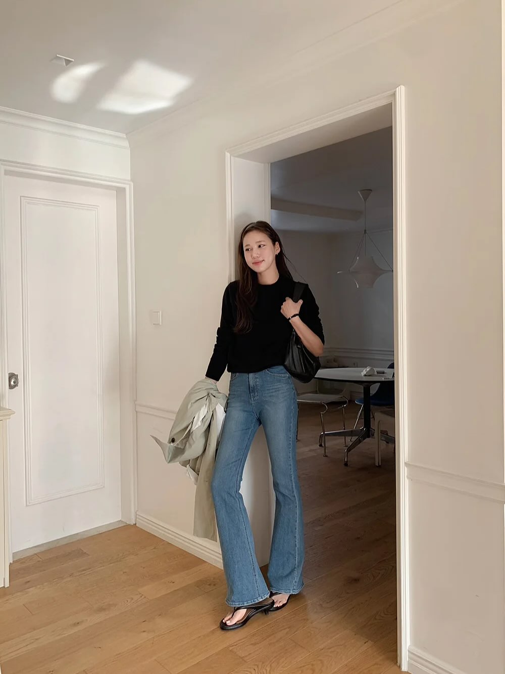 5 công thức mặc đồ đen sành điệu mãn nhãn, rất sang chứ không hề già- Ảnh 9. 5 công thức mặc đồ đen sành điệu mãn nhãn, rất sang chứ không hề già- Ảnh 9.