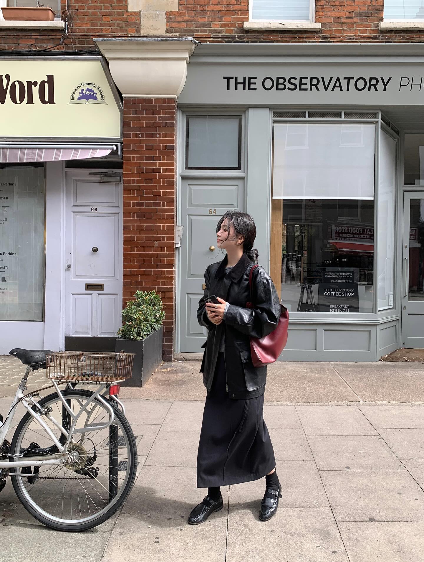 5 công thức mặc đồ đen sành điệu mãn nhãn, rất sang chứ không hề già- Ảnh 3. 5 công thức mặc đồ đen sành điệu mãn nhãn, rất sang chứ không hề già- Ảnh 3.