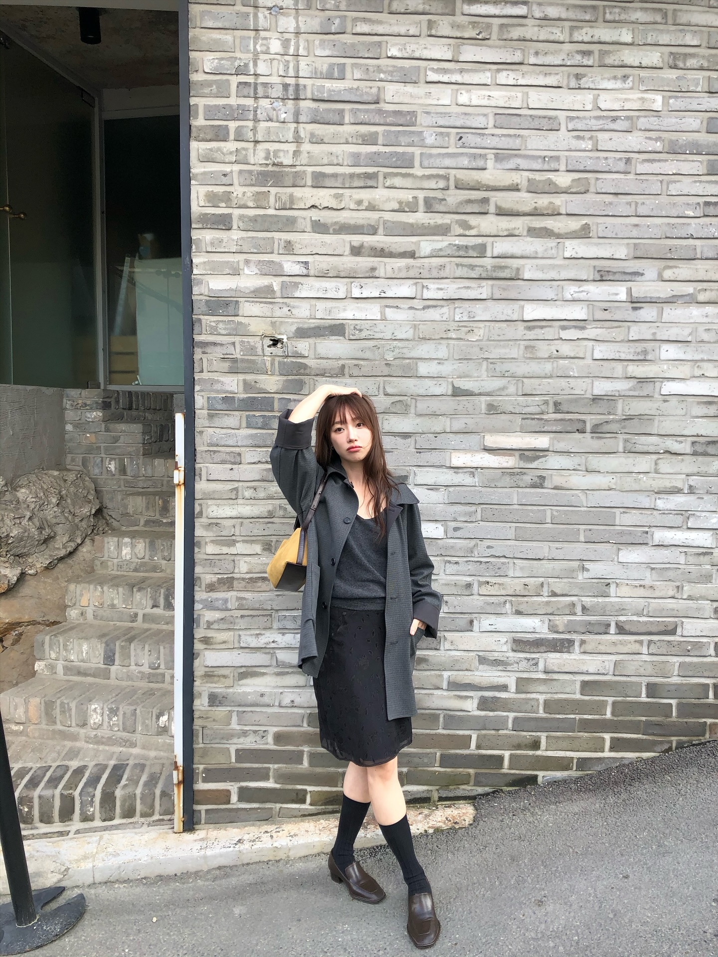 5 công thức mặc đồ đen sành điệu mãn nhãn, rất sang chứ không hề già- Ảnh 6. 5 công thức mặc đồ đen sành điệu mãn nhãn, rất sang chứ không hề già- Ảnh 6.