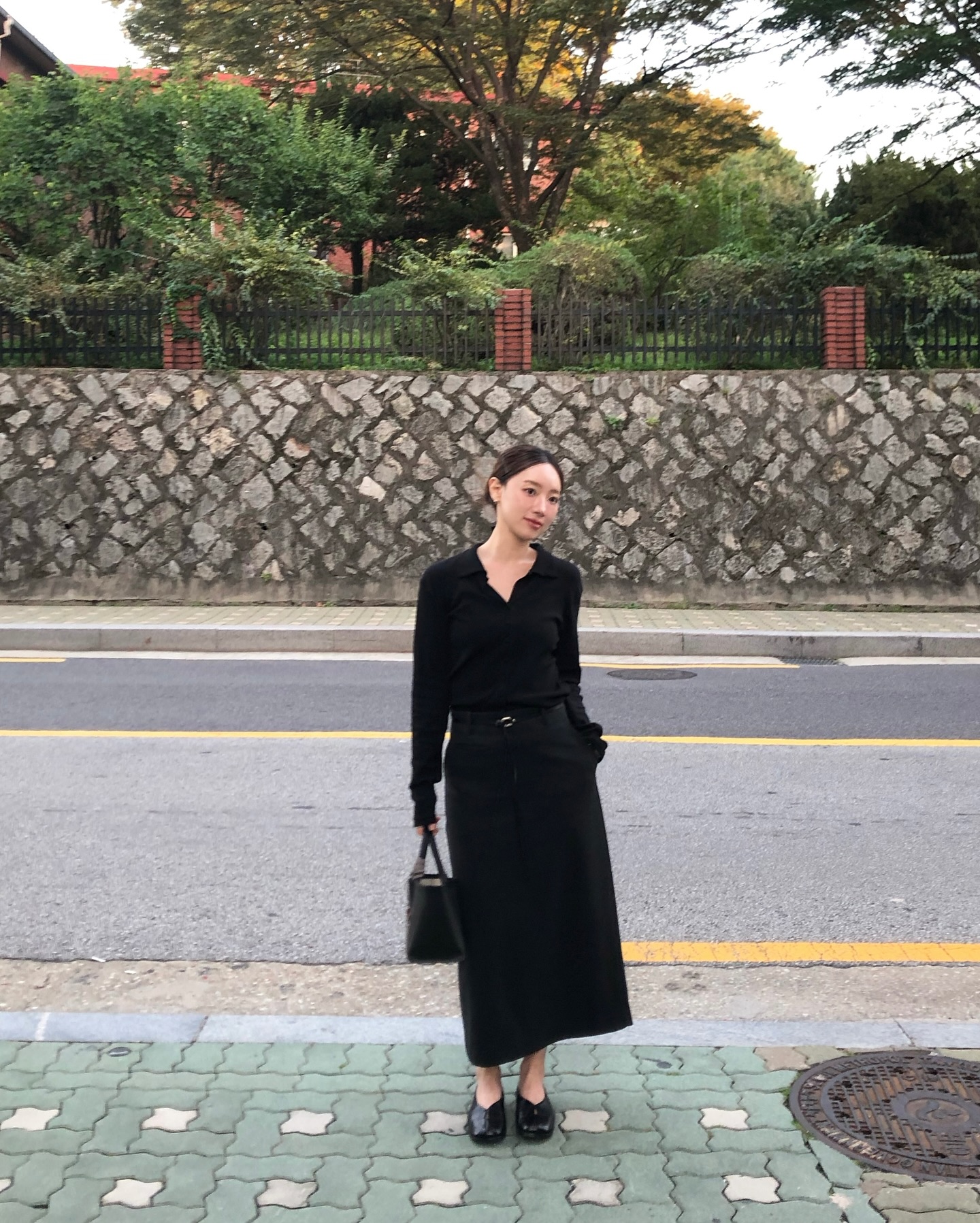 5 công thức mặc đồ đen sành điệu mãn nhãn, rất sang chứ không hề già- Ảnh 8. 5 công thức mặc đồ đen sành điệu mãn nhãn, rất sang chứ không hề già- Ảnh 8.