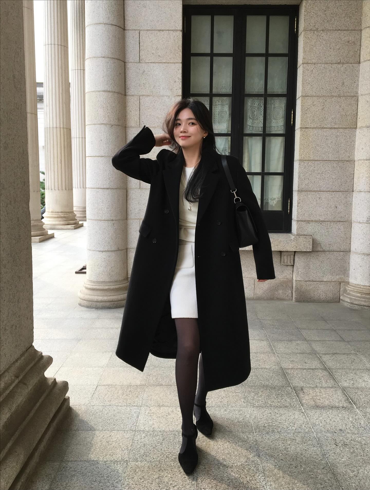 5 công thức mặc đồ đen sành điệu mãn nhãn, rất sang chứ không hề già- Ảnh 11. 5 công thức mặc đồ đen sành điệu mãn nhãn, rất sang chứ không hề già- Ảnh 11.