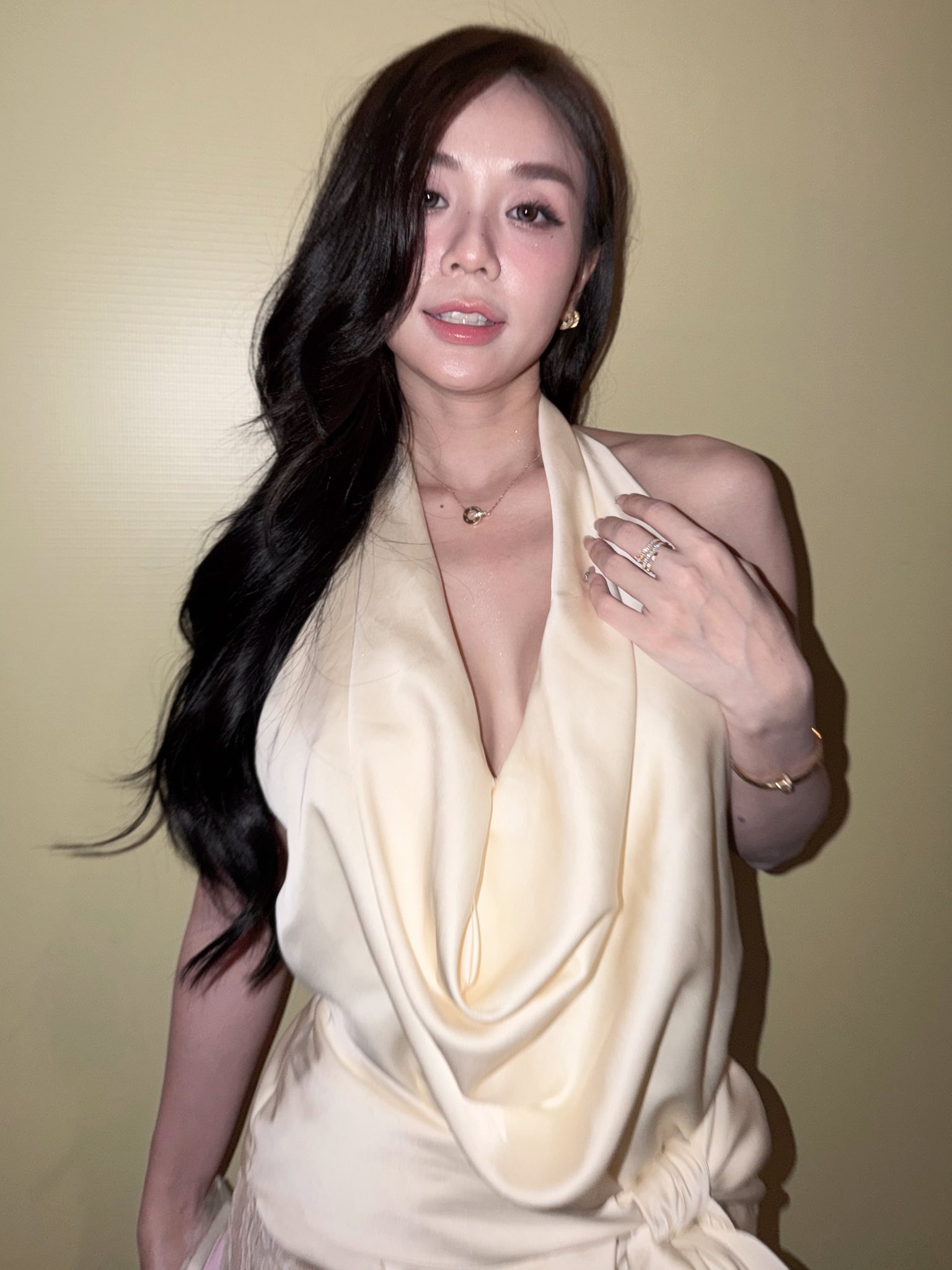 Nhan sắc mẹ đơn thân 2 con khiến nam ca sĩ Việt nổi tiếng si mê, làm đám cưới hoành tráng- Ảnh 5.