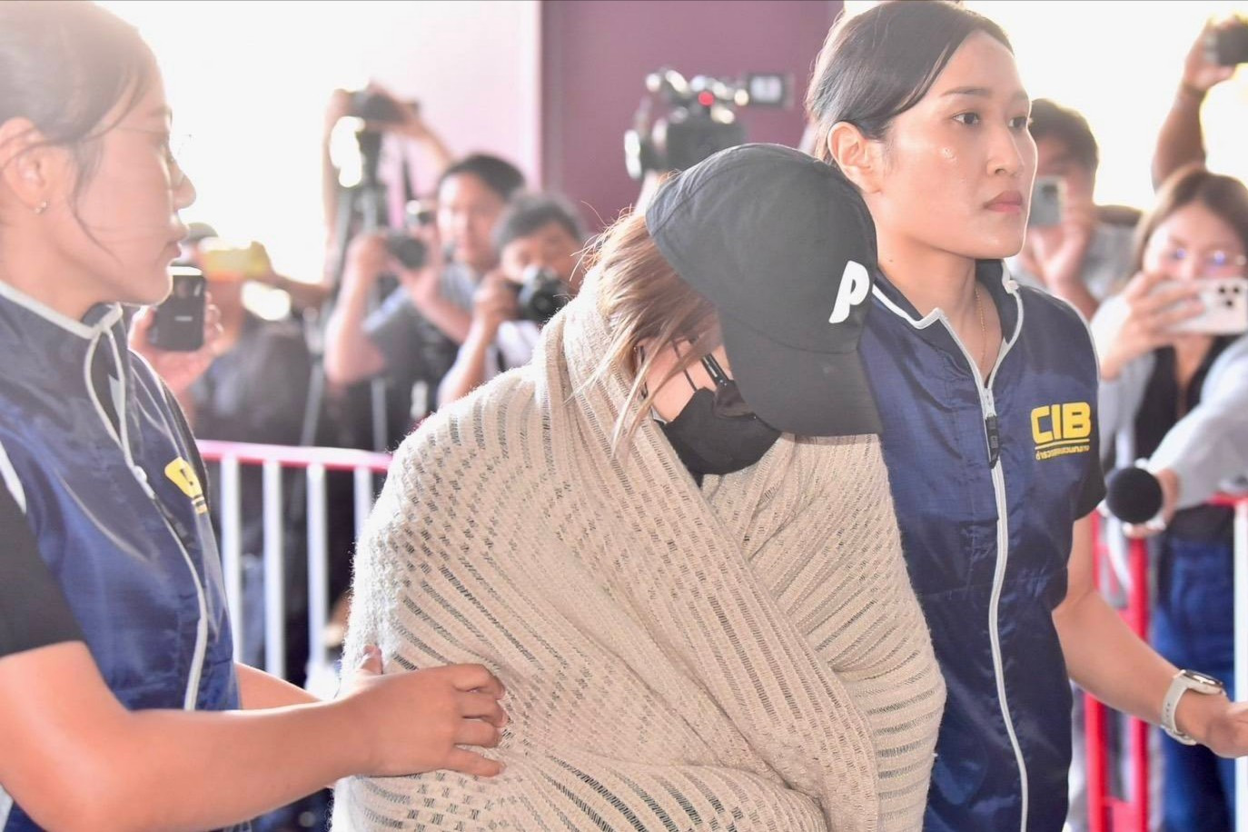 Nữ diễn viên kiêm DJ bị bắt- Ảnh 1.