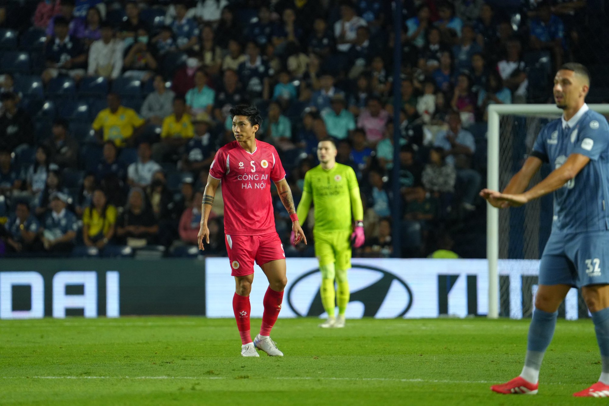 Đoàn Văn Hậu tái xuất, không ai hạnh phúc hơn Doãn Hải My, lần hiếm hoi tiểu thư 