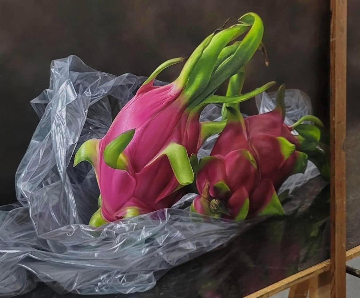 Bức tranh 2 quả thanh long trông thật đến mức "có thể bổ ra ăn được luôn" gây bão mạng: Hé lộ về tác giả- Ảnh 3.