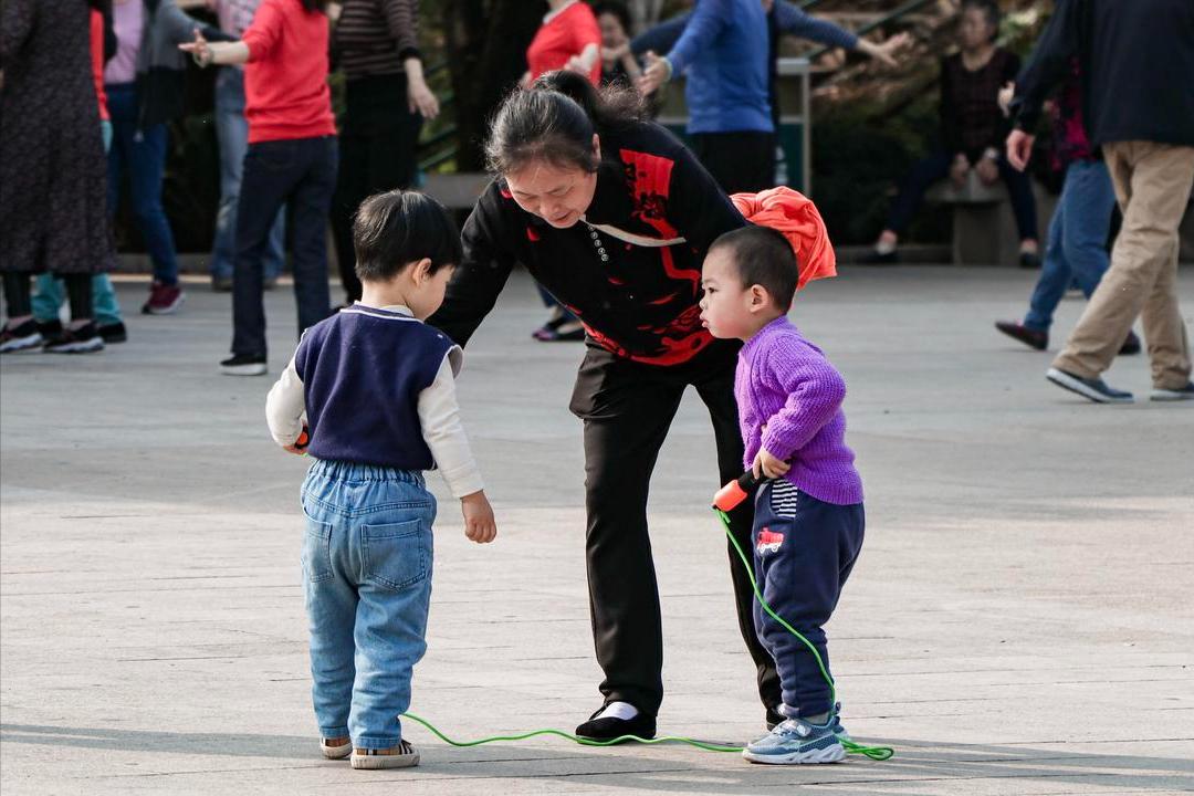 57 tuổi, tôi tự tạo “lương hưu thứ hai” từ việc giữ trẻ - thu đều hàng tháng và sống vui hơn hẳn- Ảnh 4.