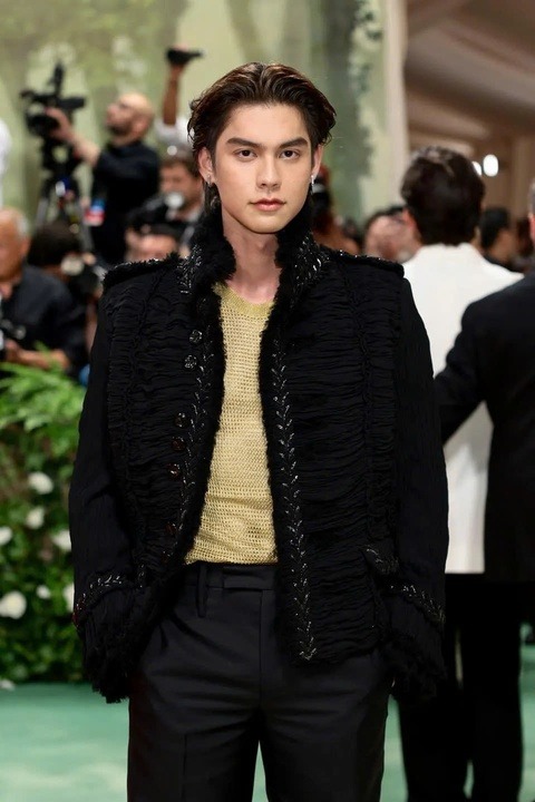 Bright Vachirawit là 1 trong những ngôi sao được săn đón nhất xứ chùa Vàng