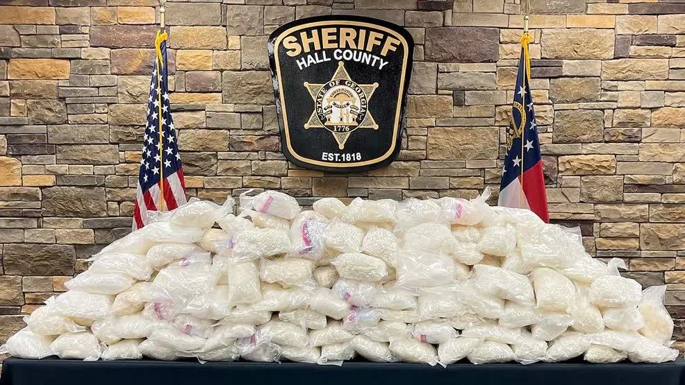 Phát hiện 719kg ma túy đá ngụy trang trong mâm xôi đen, FBI họp báo khẩn- Ảnh 1.