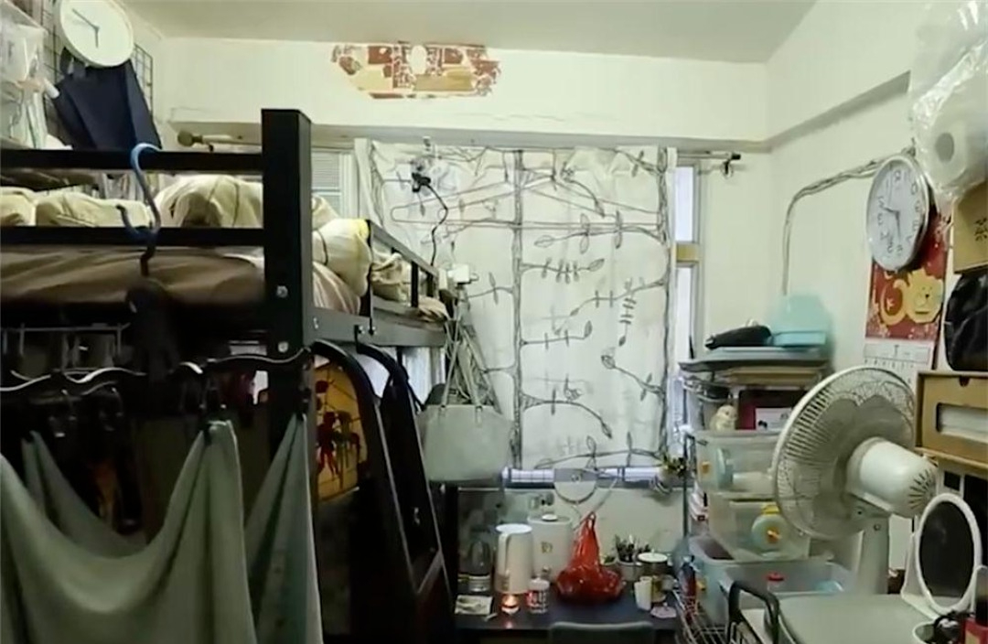 Căn phòng 6m² bóc trần sự thật tàn nhẫn về cuộc sống người trẻ ở Hồng Kông- Ảnh 1.