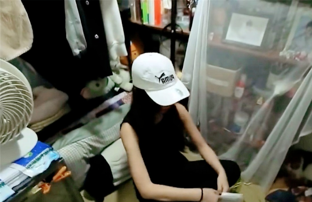 Căn phòng 6m² bóc trần sự thật tàn nhẫn về cuộc sống người trẻ ở Hồng Kông- Ảnh 5.