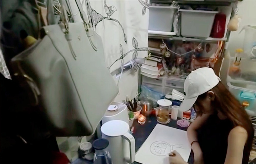 Căn phòng 6m² bóc trần sự thật tàn nhẫn về cuộc sống người trẻ ở Hồng Kông- Ảnh 7.