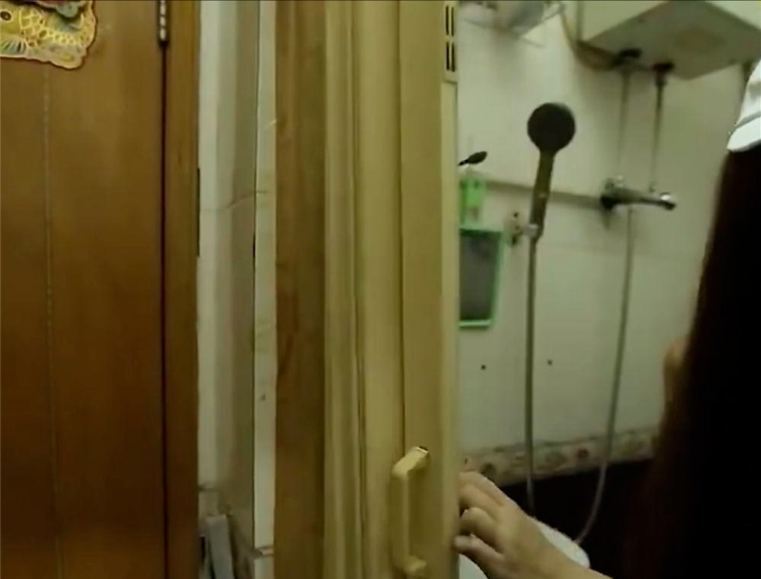 Căn phòng 6m² bóc trần sự thật tàn nhẫn về cuộc sống người trẻ ở Hồng Kông- Ảnh 8.