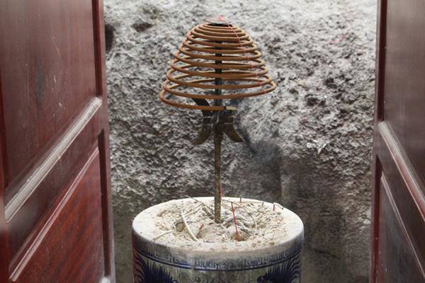 Rằm tháng 10 Âm lịch người Trung Quốc thường thắp hương vòng thay cho hương thường: Vì sao vậy?- Ảnh 1.