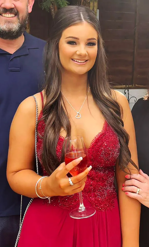 Cô gái 19 tuổi tử vong vì cục máu đông: 1 sản phẩm uống thường xuyên suốt 5 năm bị réo tên- Ảnh 1.