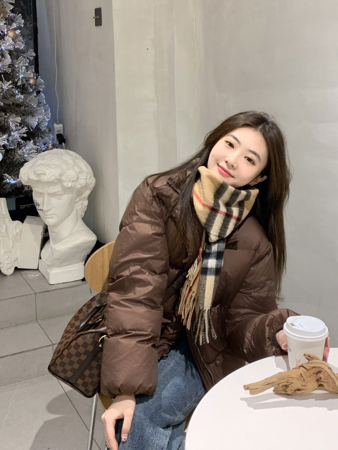 2025 ổn phết: Tặng bố 2 cây vàng, mua cho mẹ iPhone mới và chưa hết!- Ảnh 4.