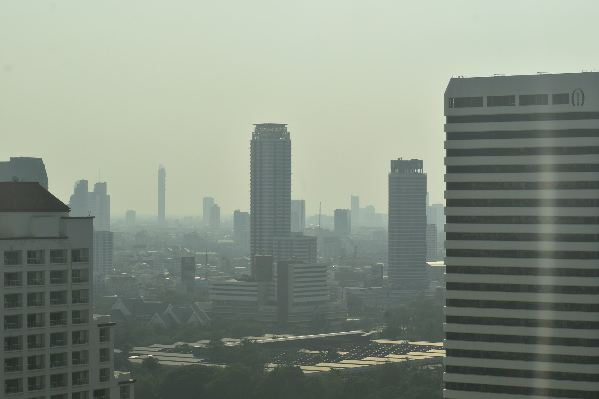 Bangkok kêu gọi làm việc tại nhà để giảm ô nhiễm không khí- Ảnh 1. Bangkok kêu gọi làm việc tại nhà để giảm ô nhiễm không khí- Ảnh 1.
