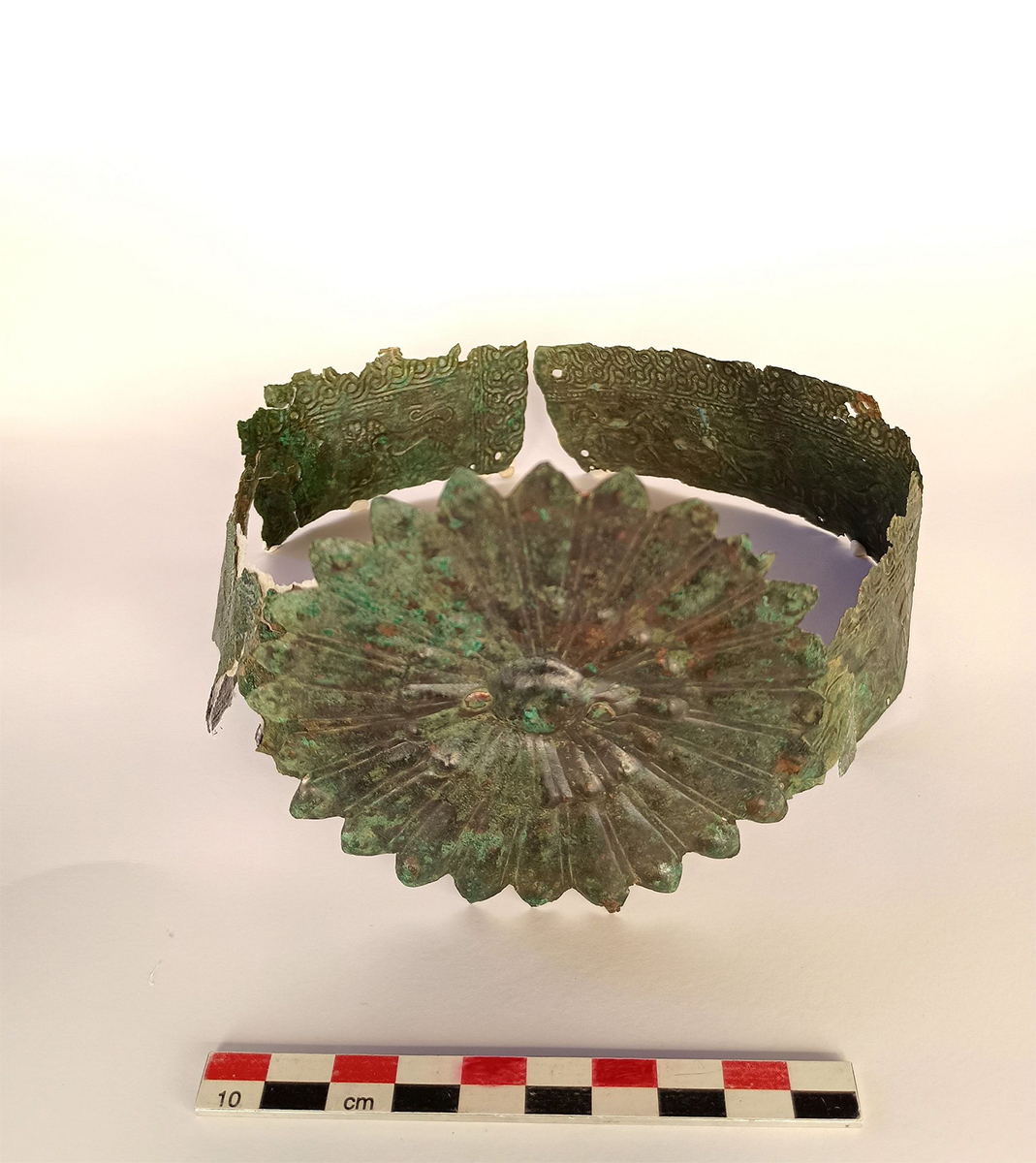 "Công chúa đội vương miện ngược" trong mộ cổ 2.700 tuổi- Ảnh 2. "Công chúa đội vương miện ngược" trong mộ cổ 2.700 tuổi- Ảnh 2.