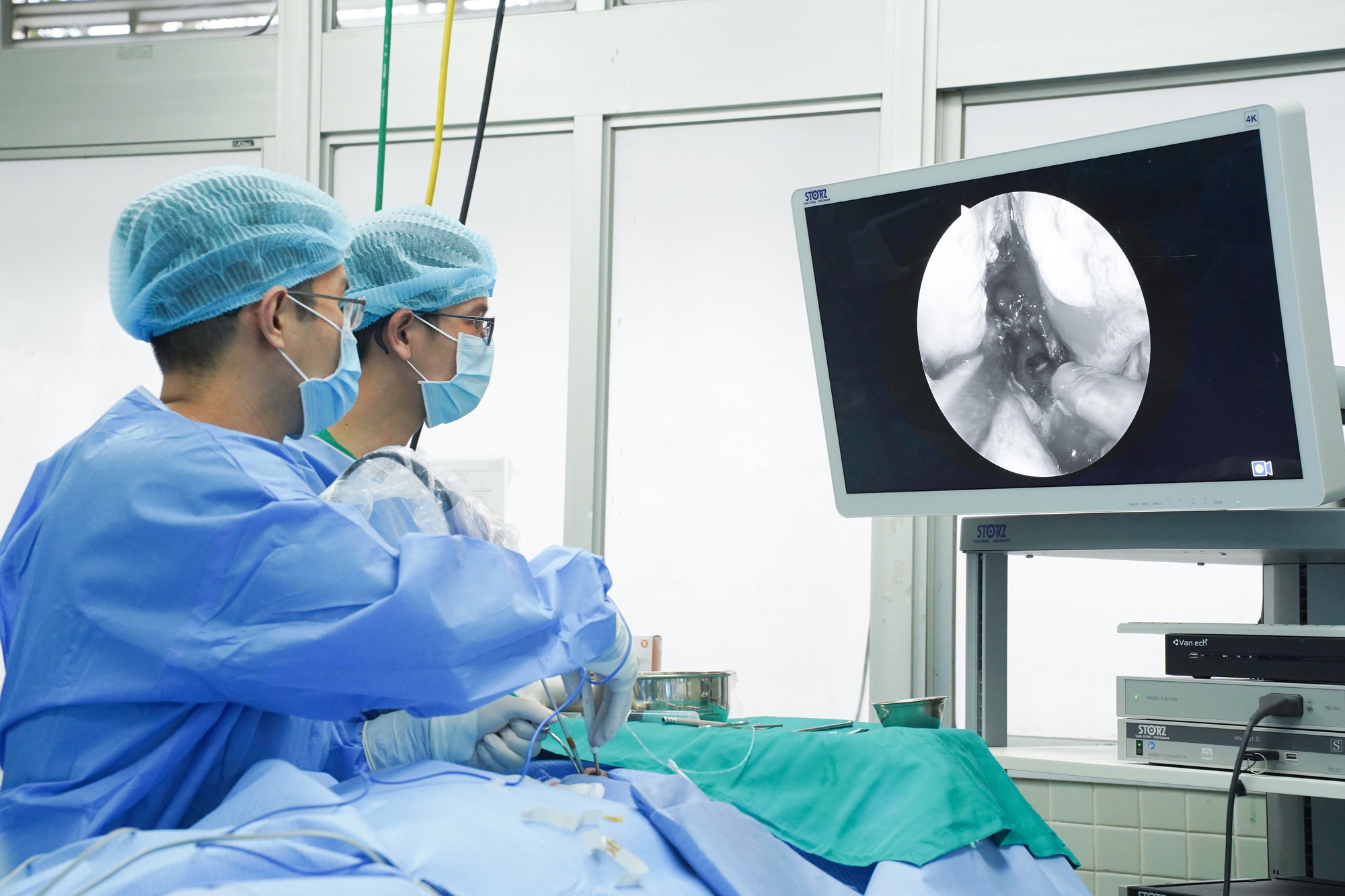 10 năm sống chung với u tuyến yên làm mờ mắt, bệnh nhân hồi sinh nhờ công nghệ mới 4K- Ảnh 1.