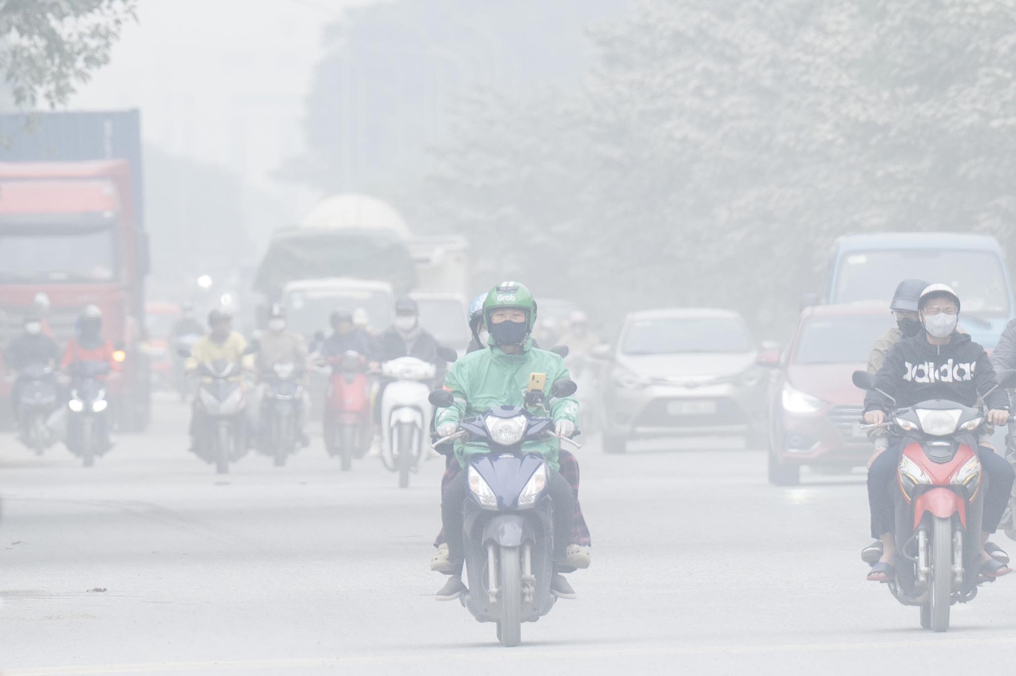 Hình ảnh tuyến đường Hà Nội "lạ lẫm" những ngày này- Ảnh 2.