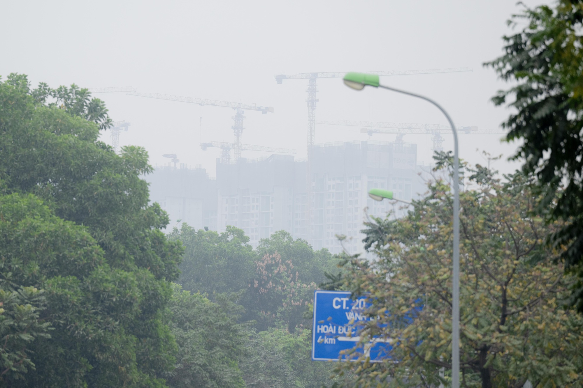 Hình ảnh tuyến đường Hà Nội "lạ lẫm" những ngày này- Ảnh 9.