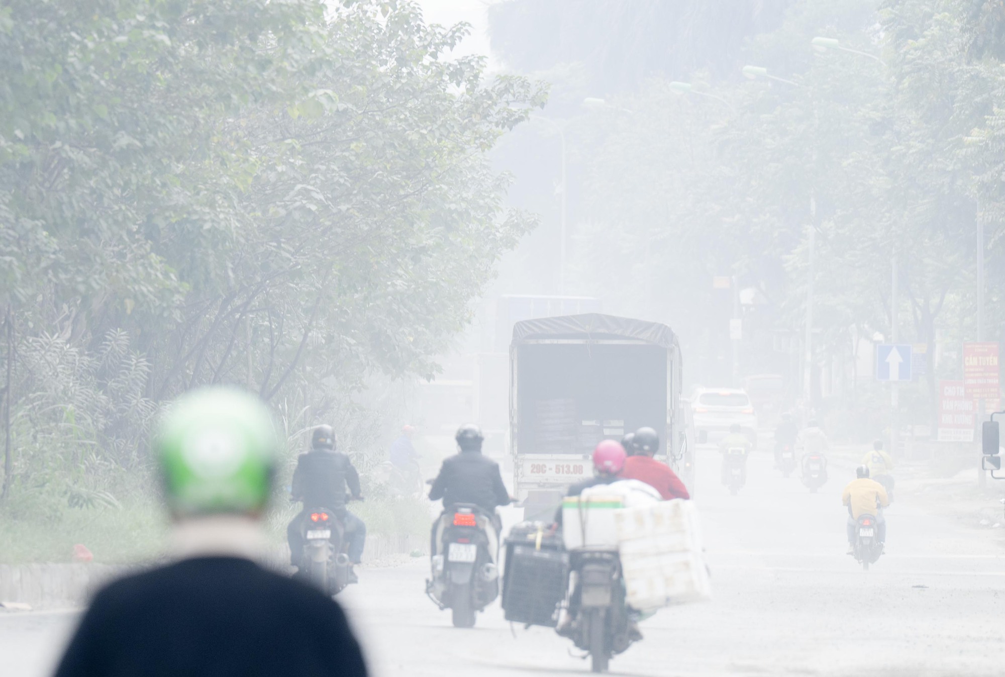 Hình ảnh tuyến đường Hà Nội "lạ lẫm" những ngày này- Ảnh 4.