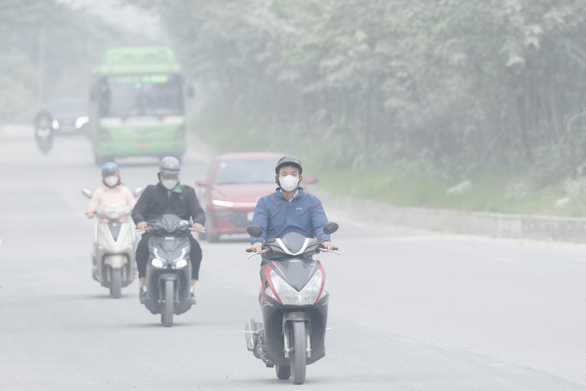 Hình ảnh tuyến đường Hà Nội "lạ lẫm" những ngày này- Ảnh 5.