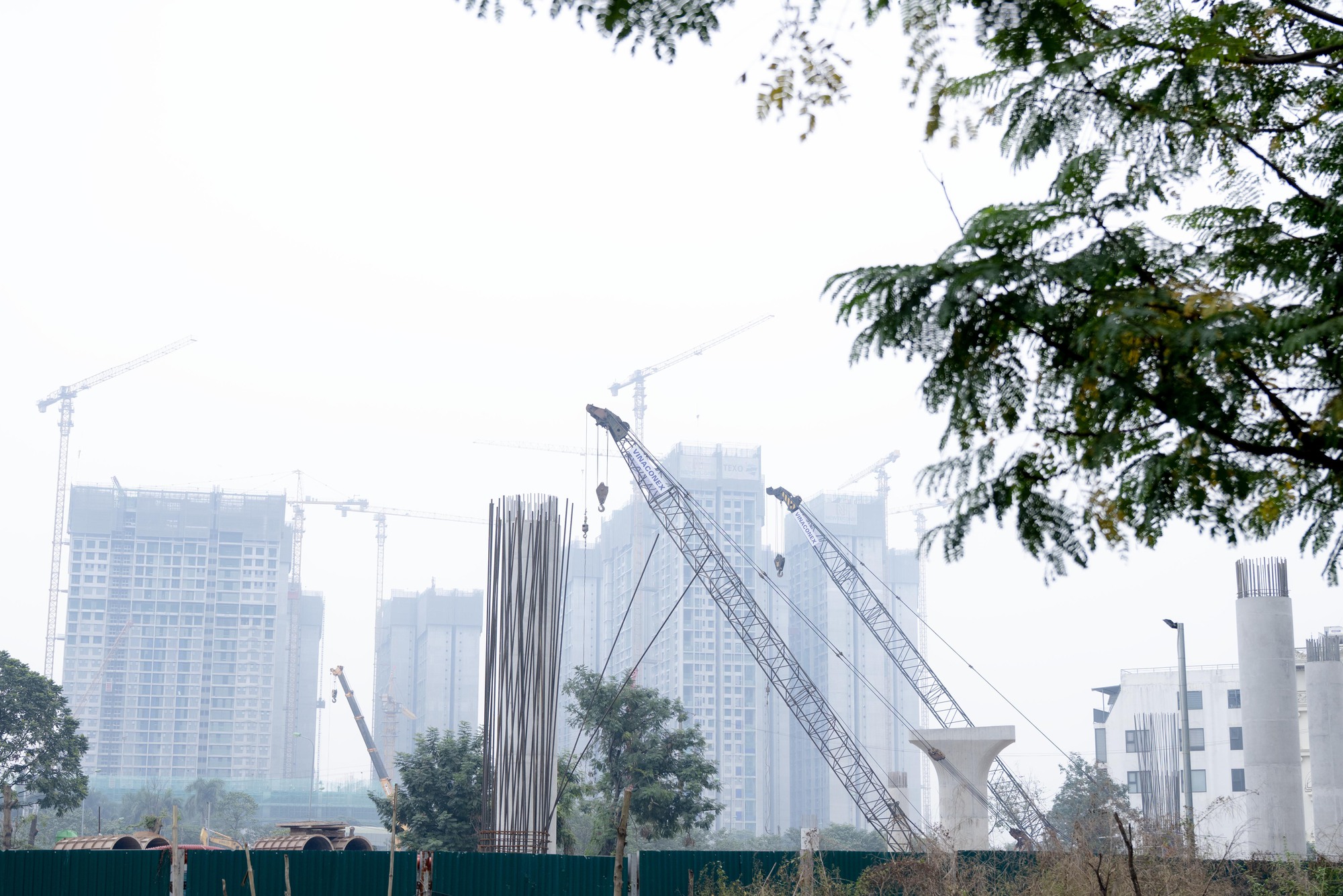 Hình ảnh tuyến đường Hà Nội "lạ lẫm" những ngày này- Ảnh 11.