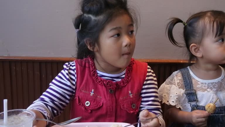 Hiệu trưởng nổi tiếng nói: 4 kiểu trẻ "trông có vẻ thông minh nhưng lớn lên lại khó thành tài", cha mẹ đừng vội mừng- Ảnh 1.