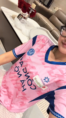 Đoàn Văn Hậu tái xuất, không ai hạnh phúc hơn Doãn Hải My, lần hiếm hoi tiểu thư 